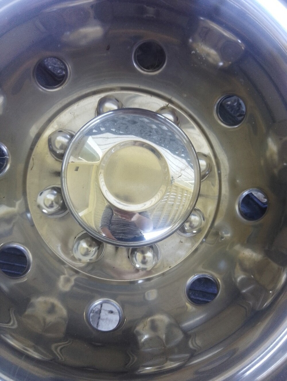 Large Hubcap - Picture 3 of 5